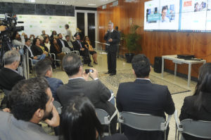 O governador Rodrigo Rollemberg discursa durante o lançamento do Qualifica Mais Brasília, nesta quinta-feira (6).