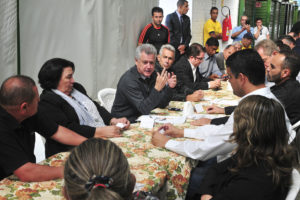 “O que a gente puder fazer para dar segurança jurídica para quem trabalha nas feiras e melhorar o ambiente, nós vamos fazer", afirmou o governador Rollemberg aos feirantes em reunião nesta segunda-feira (3).