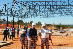 O governador Rollemberg visitou as obras de captação de água do Lago Paranoá na manhã desta sexta-feira (7). A previsão é que a subestação comece a funcionar de maneira emergencial até o fim de setembro.