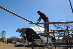 Estrutura do Convenção de Música e Arte (CoMA) e preferencialmente montada com materiais sustentáveis.