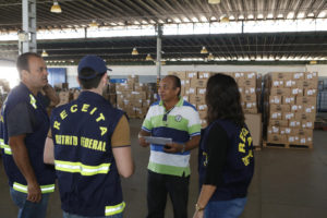 A fiscalização de cargas que chegam a Brasília vai se tornar mais eficiente. Transportadoras do Distrito Federal serão obrigadas, sempre que solicitadas pela Secretaria de Fazenda, a manter mercadorias em seus pátios para inspeção dos auditores da Receita do DF.