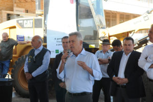 O governador de Brasília, Rodrigo Rollemberg, esteve nesta manhã no lançamento do programa Cidades Limpas no Riacho Fundo II.