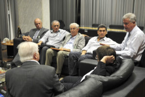 O governador Rollemberg reuniu-se com representantes da Associação dos Moradores do Lago Norte na noite desta terça-feira (8), no Palácio do Buriti.