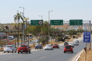 Para minimizar os transtornos causados pela greve dos rodoviários, que foi deflagrada repentinamente, faixas exclusivas ficarão liberadas nesta segunda-feira (28).