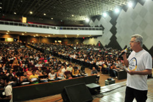 Cerca de 2 mil alunos participaram, na tarde deste sábado (2), do aulão preparatório do #BoraVencer para o Exame Nacional do Ensino Médio (Enem). Parte do conteúdo de história foi ministrada pelo governador Rodrigo Rollemberg.