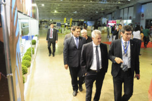 Centro de Convenções Ulysses Guimarães, Plano Piloto, Brasília, DF, Brasil 18/9/2017 Foto: Pedro Ventura/Agência Brasília. A segunda edição do ConectaIF — Encontro de Educação Profissional, Científica e Tecnológica foi aberta na noite desta segunda-feira (18), no Centro de Convenções Ulysses Guimarães. O evento, que reúne diversas atividades, é gratuito e vai até 23 de setembro. Acompanhado do secretário de Educação, Júlio Gregório Filho, do secretário-adjunto de Ciência e Tecnologia, Tiago Coelho, e do reitor do IFB, Wilson Conciani, o governador Rollemberg visitou ambientes do ConectaIF.