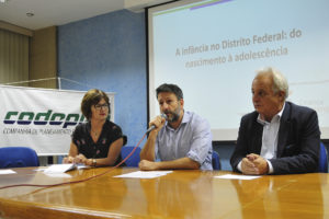 A diretora de Estudos e Políticas Sociais da Codeplan, Ana Maria Nogales Vasconcelos; o presidente da Codeplan, Lucio Rennó; e o secretário adjunto da secretaria, Antônio Carlos C. Filho.