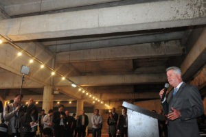 Governador Rollemberg participu do lançamento do edital de licitação para concluir as obras da Estação 110 Sul nesta terça (3). Companhia do Metropolitano do DF prevê que 2,5 mil pessoas circulem pelo novo terminal.