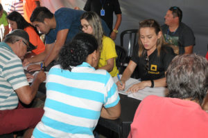 Mil e trezentas escrituras foram entregues hoje aos moradores de Santa Maria. A regularização fundiária faz parte do Lote Legal, um dos cinco eixos de atuação do Habita Brasília