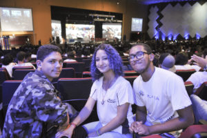 Os alunos Maicon, Katiane e André Luis, do Centro Educacional Asa Norte.