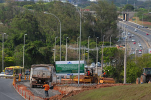 Obras incluirão reconfiguração de agulhas e acréscimo de faixas. Mais de 120 mil pessoas que circulam pela via diariamente serão beneficiadas.