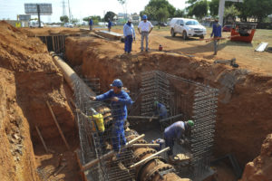 Interligação vai reforçar o manancial que abastece mais de 60% do Distrito Federal. Objetivo é que essa quantidade chegue a 700 litros por segundo no fim das obras