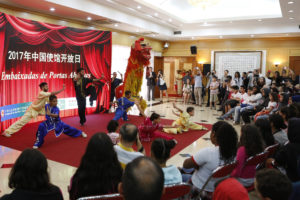 Depois de um mês de preparação, 35 alunos do 5º ano da Escola Classe SRIA, no Guará, conheceram um pouco da cultura da República Popular da China.