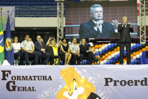 Alunos do Proerd da Polícia Militar do DF se formaram nesta quarta-feira (29). A cerimônia ocorreu no Ginásio Nilson Nelson, com a presença do governador de Brasília, Rodrigo Rollemberg.