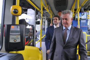 Neste mês, a biometria facial será instalada em 700 veículos. No próximo ano, as catracas do metrô também contarão com a tecnologia. Governador Rodrigo Rollemberg testou o sistema.