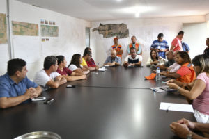 Gestores de diversos órgãos do Governo de Brasília incluindo os secretários das Cidades, Marcos Dantas, e de Projetos Estratégicos, Maria de Lourdes Abadia estão em reunião no Sol Nascente nesta manhã de domingo (5) para definir ações de recuperação dos estragos causados pelas chuvas de sexta-feira (3) Foto: Andre Borges/Agência Brasília