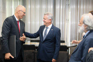 Parcerias no parque tecnológico Biotic e no Fórum Mundial da Água foram alguns dos assuntos debatidos em reunião nesta terça (19) entre o governador Rodrigo Rollemberg e o embaixador de Israel no Brasil, Yossi Shelley