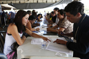 Solenidade ocorreu na manhã desta quinta (21). Desde 2015, foram distribuídos 41.955 documentos em todo o DF. Meta é terminar a gestão com 63 mil