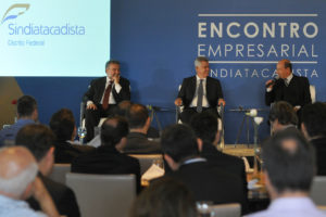 Em debate com empresários do setor nesta sexta-feira (1º), o governador Rodrigo Rollemberg respondeu perguntas relacionadas a temas como desenvolvimento e economia