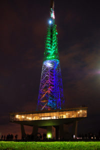 A Torre de TV ficará aberta até as 21 horas no período de Natal e ano-novo. De sábado (23) a segunda-feira, o Natal Monumental oferecerá ao público apresentações artísticas com entrada gratuita