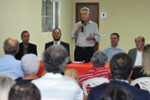 O governador de Brasília, Rodrigo Rollemberg, anunciou, na noite desta quinta-feira (21), que a via principal de acesso aos condomínios do Setor Habitacional Tororó, em Santa Maria, será asfaltada.