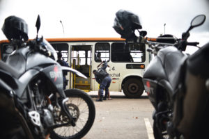 Ações integradas das Secretarias de Mobilidade e da Segurança Pública são determinantes para que menos assaltos do tipo sejam praticados. Motopatrulhamento é uma das táticas usadas para combater os crimes.