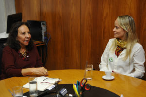 A secretária de Projetos Estratégicos, Maria de Lourdes Abadia, e a embaixadora do Brasil de Empreendedorismo Feminino pelo governo dos Estados Unidos, Cristina Castro-Lucas, em reunião no Palácio do Buriti