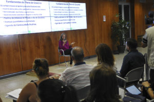 Secretária de Planejamento, Orçamento e Gestão, Leany Lemos, em entrevista coletiva