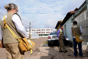 Equipes da Diretoria de Vigilância Ambiental em Saúde em Ceilândia