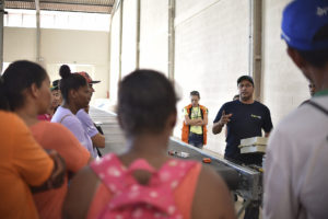 Catadores iniciaram treinamento para operar as esteiras que serão utilizadas na separação de resíduos