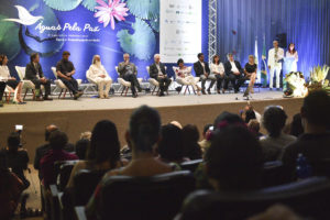 O governador Rollemberg e o líder espiritual Sri Prem Baba participaram da abertuda do 2º Seminário Internacional Água e Transdisciplinaridade, no Museu Nacional da República.