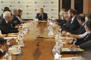 Em reunião no Palácio do Buriti, o governador Rollemberg empossou os membros do Conselho de Saneamento Básico do Distrito Federal.