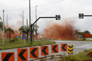 Sessão de duas implosões neste domingo (4) é a última prevista nas obras do Trevo de Triagem Norte e Ligação Torto-Colorado