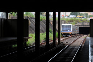 O governador Rodrigo Rollemberg assinou, nesta terça-feira (27), ordem de serviço para conclusão da Estação Estrada Parque. As obras devem ser finalizadas em seis meses