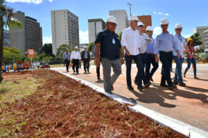 O governador Rodrigo Rollemberg vistoriou as obras no viaduto da Galeria dos Estados nesta quarta-feira (14).