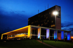 Iluminação do Palácio do Buriti em azul e amarelo em alusão ao Dia Internacional da Síndrome de Down.