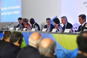 No terceiro dia do 8º Fórum Mundial da Água, nesta terça (20), pelo menos 100 parlamentares de cerca de 20 países reuniram-se na conferência O papel dos parlamentos e o direito à água. O governador de Brasília, Rodrigo Rollemberg, participou da abertura da atividade.