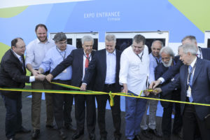 O presidente do Conselho Mundial da Água, Benedito Braga; o governador Rodrigo Rollemberg; e o ministro do Meio Ambiente, Sarney Filho; acompanhados de outras autoridades, abriram neste domingo (18), a Expo do Fórum Mundial da Água.