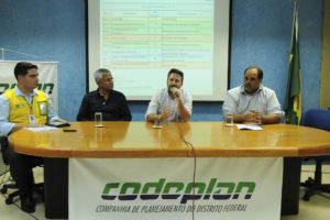 O supervisor de Campo do IEL/DF, Rodrigo Jorge Andrade; o gerente de Pesquisas Socioeconômicas da Codeplan, Jusçanio Umbelino de Souza; o presidente da Codeplan, Lucio Rennó; e o diretor de Estudos e Pesquisas Socioeconômicas, da Codeplan, Bruno de Oliveira Cru