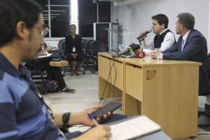 O diretor-presidente do instituto, Ismael Alexandrino Junior, e o secretário de Saúde, Humberto Fonseca, durante entrevista coletiva na sede do Instituto Hospital de Base.