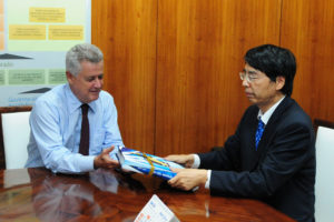 O governador de Brasília, Rodrigo Rollemberg, e o embaixador do Japão no Brasil, Akira Yamada. Foto: Pedro Ventura/Agência Brasília