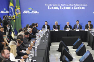 Reunião conjunta dos conselhos, liderada pelo presidente Michel Temer, teve participação do governador Rollemberg.