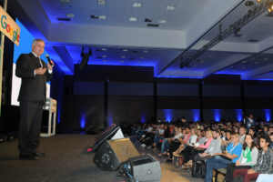 O governador de Brasília, Rodrigo Rollemberg, participou da abertura treinamento de marketing digital Cresça com a Google. Cerca de 12 mil pessoas estão inscritas no evento que ocorre no Centro Internacional de Convenções do Brasil.