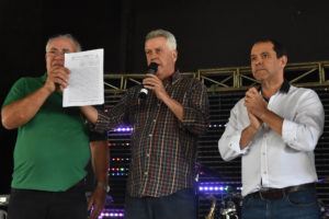 A concessão onerosa de direito de uso à Associação Agropecuária de Tabatinga, foi entregue no encerramento da 29ª Festa do Produtor Rural, na sede da associação, neste domingo (27)