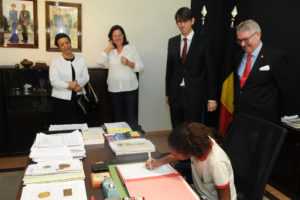 A aluna Anny Gouveia Duarte, de 10 anos, foi escolhida como embaixadora interina durante a visita.  Foto: Tony Winston/Agência Brasília