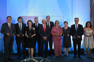 O Mérito Senac-DF homenageou sete personalidades que se destacaram por relevantes serviços à instituição. O governador Rodrigo Rollemberg participou da cerimônia na noite desta quarta-feira (9)