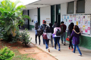 No primeiro dia de retorno total dos serviços do governo de Brasília, as operações transcorreram normalmente. Aulas nas escolas públicas e atendimentos ambulatoriais, suspensos em decorrência da paralisação nacional dos caminhoneiros, funcionaram nesta terça (29).