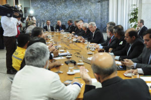 O governador Rollemberg comandou a reunião do gabinete integrado que discute medidas para minimizar os efeitos da paralisação nacional dos caminhoneiros.