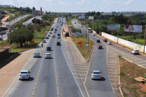 O trecho da Estrada Parque Taguatinga (EPTG) próximo à ponte do Córrego Vicente Pires será bloqueado neste domingo (10), das 8 às 15 horas. A intervenção será no sentido Taguatinga—Plano Piloto.