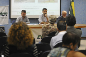 Sede da Codeplan, Plano Piloto, Brasília, DF, Brasil 21/6/2018 Foto: Renato Araújo/Agência Brasília.A Codeplan divulgou nesta quinta-feira (21) os dados da Pesquisa Metropolitana por Amostra de Domicílios (Pmad) do município goiano de Cristalina. Os números são referentes ao ano de 2017.O gerente de Estudos Urbanos da Codeplan, Sérgio Ulisses Silva Jatobá; o presidente da Codeplan, Lúcio Rennó; e o diretor de Estudos Urbanos e Ambientais da Codeplan, Aldo Paviani.